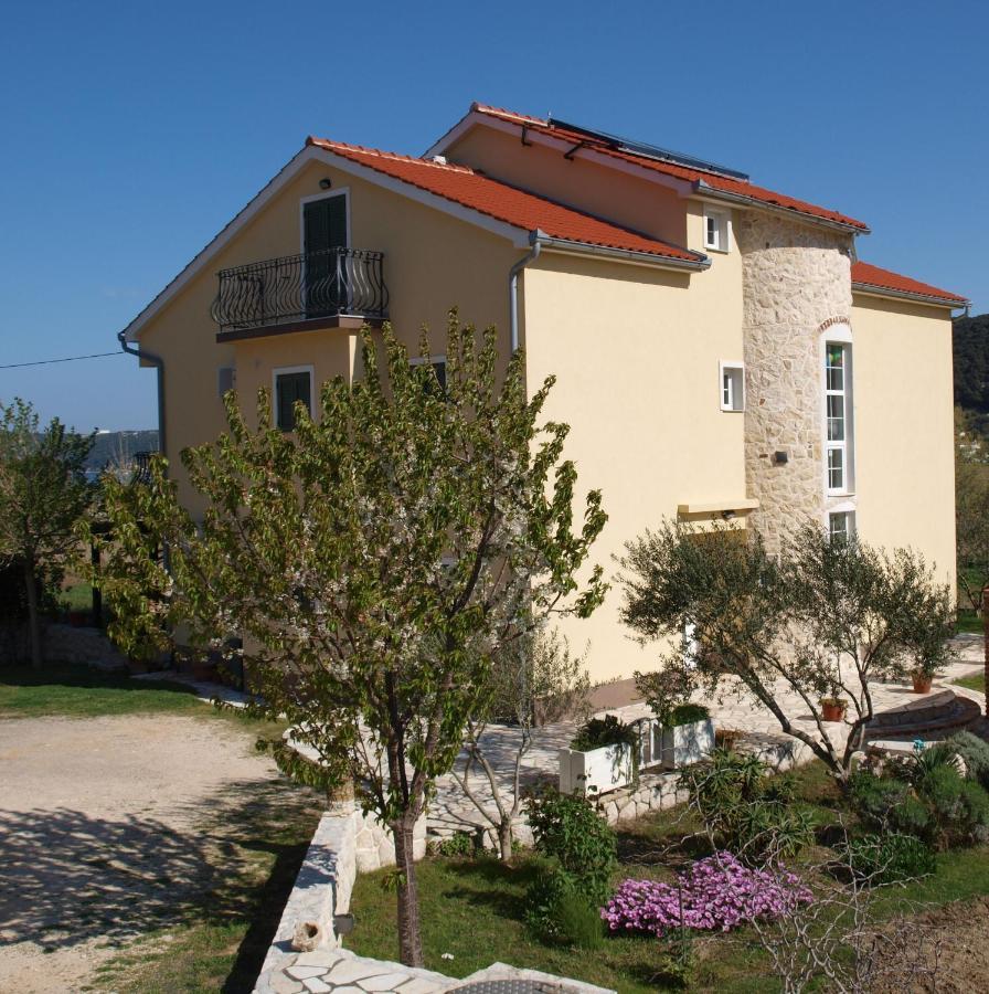 Apartments Batistic Supetarska Draga Bagian luar foto