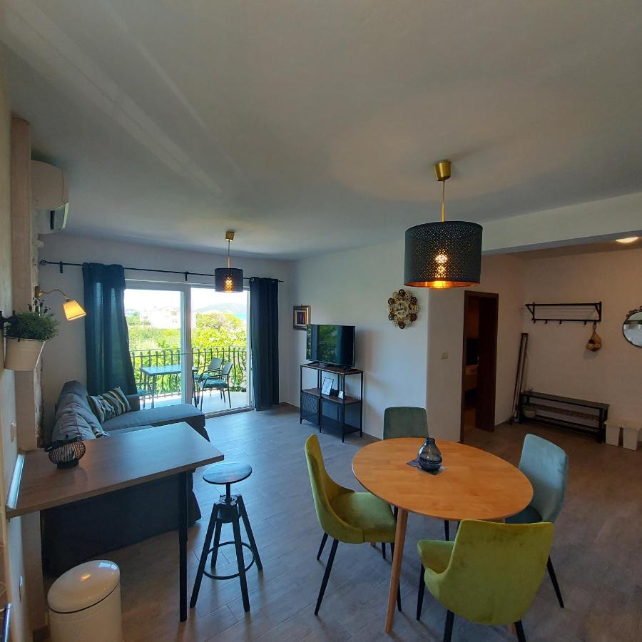 Apartments Batistic Supetarska Draga Bagian luar foto